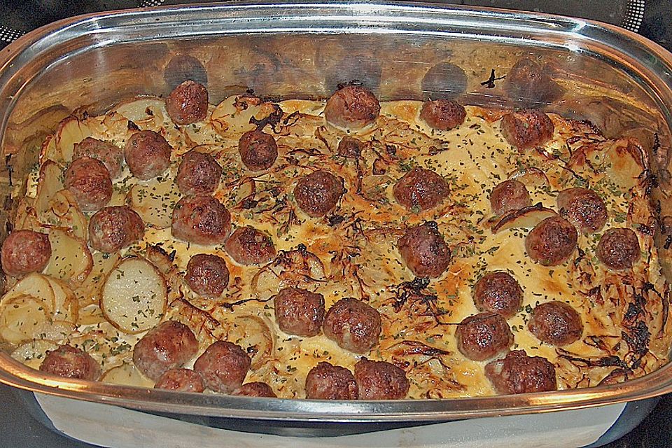 Bratwurstbällchen auf Sauerkraut