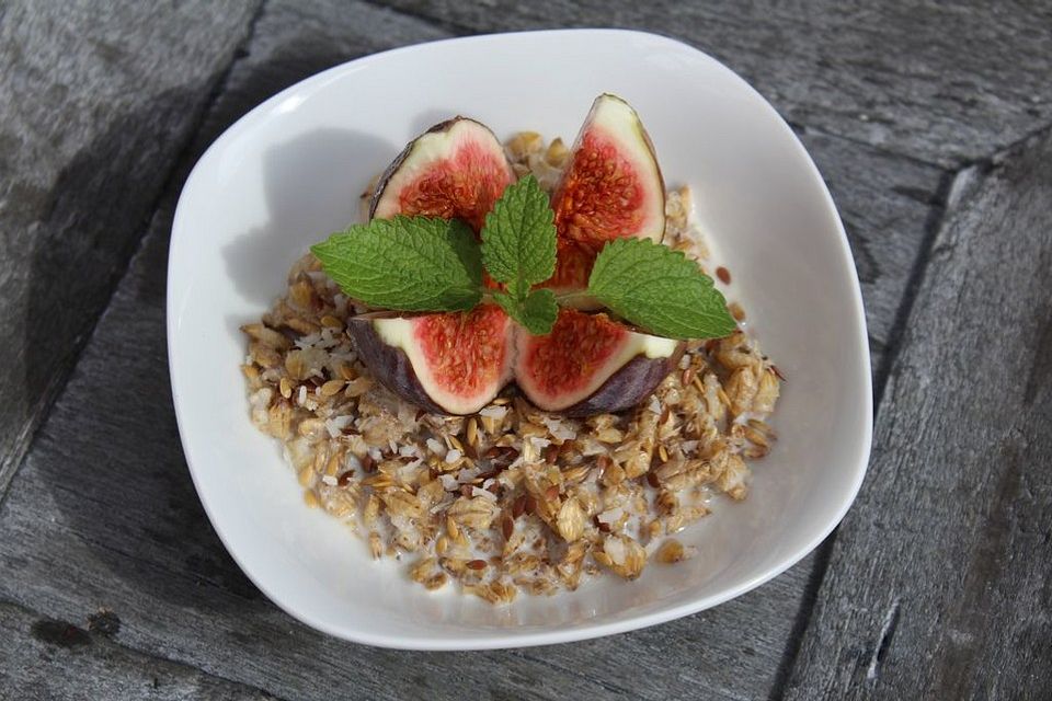 Gersten-Porridge mit frischen Feigen