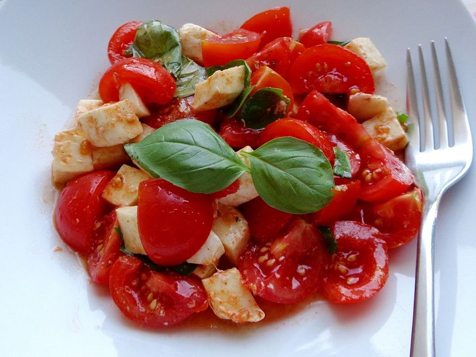 Feuriger Tomaten-Mozzarella-Salat| Chefkoch