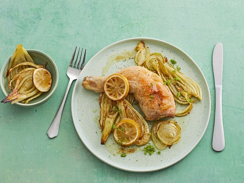 Knusprige-H-hnchenschenkel-auf-zitronigem-Fenchel