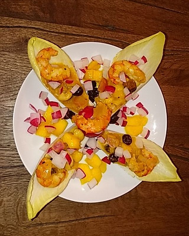 Chicorée Schiffchen mit Mango, Shrimps, Cashews, Cranberries Cocktail