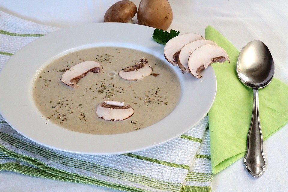 Champignon-Käsecremesuppe