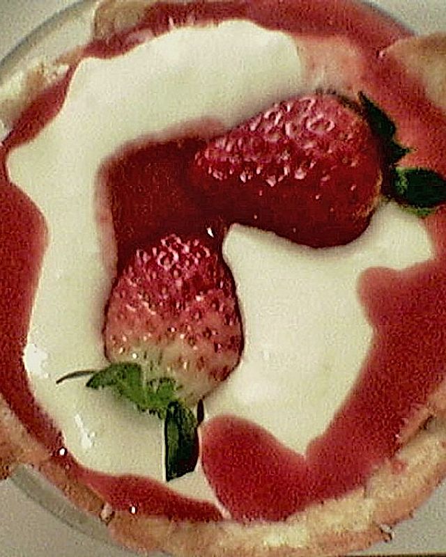 Erdbeer - Mascarpone - Creme im Mandelnest