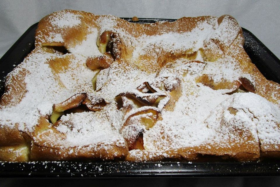 Apfel-Pfannkuchen aus dem Backofen