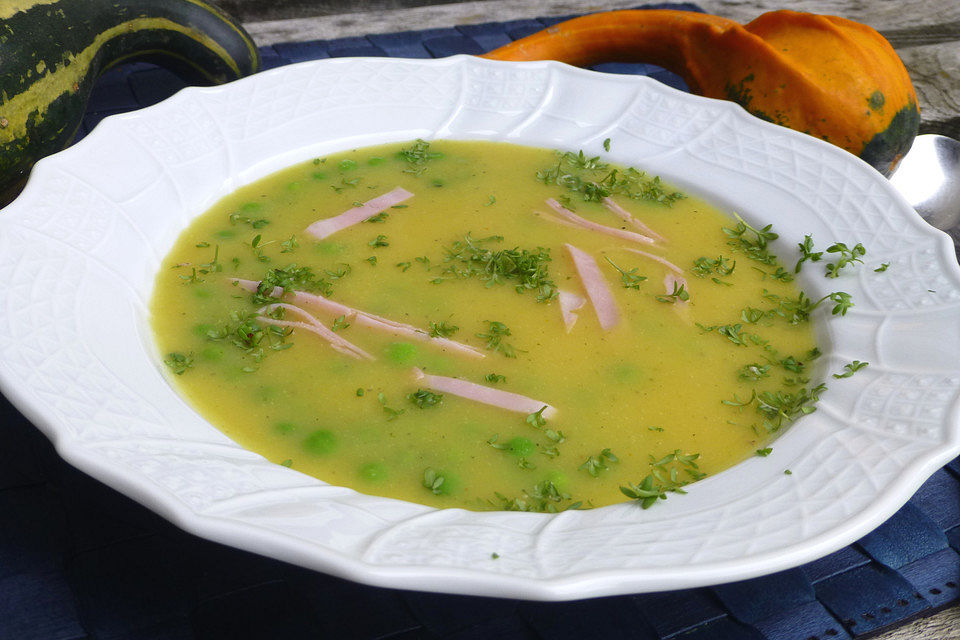 Kartoffelsuppe mit Erbsen und Curry