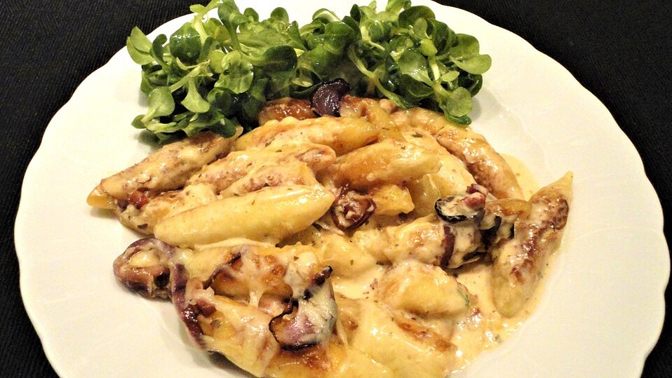 Schupfnudeln in Zwiebel-Speck-Rahm-Sauce von Sweet_n_Salty Schupfnudeln in Zwiebel-Speck-Rahm-Sauce von Sweet_n_Salty