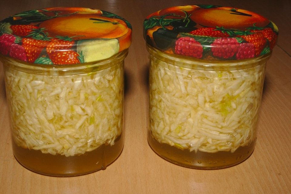 Eingelegter Knoblauch in Akazienhonig