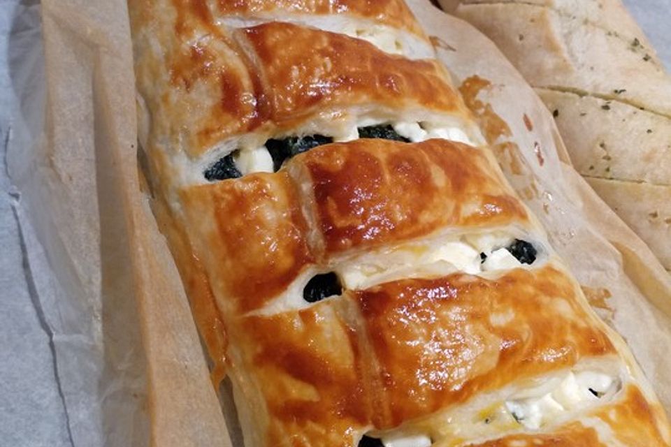 Spinatstrudel mit Feta