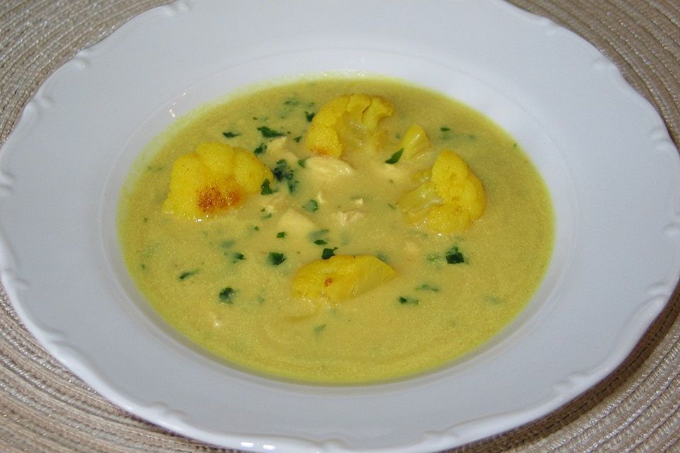 Blumenkohlsuppe mit Hähnchenbruststreifen