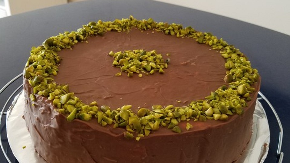 Baumkuchen mit Marzipan, Vollmilchschokolade und Pistazien Baumkuchen mit Marzipan, Vollmilchschokolade und Pistazien