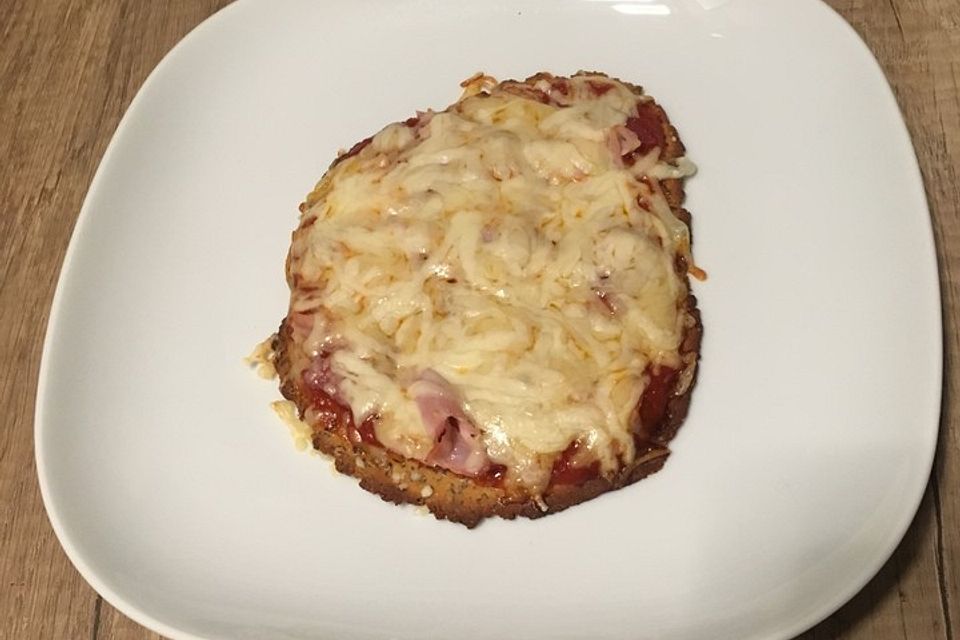 Knuspriger Pizzaboden Low Carb