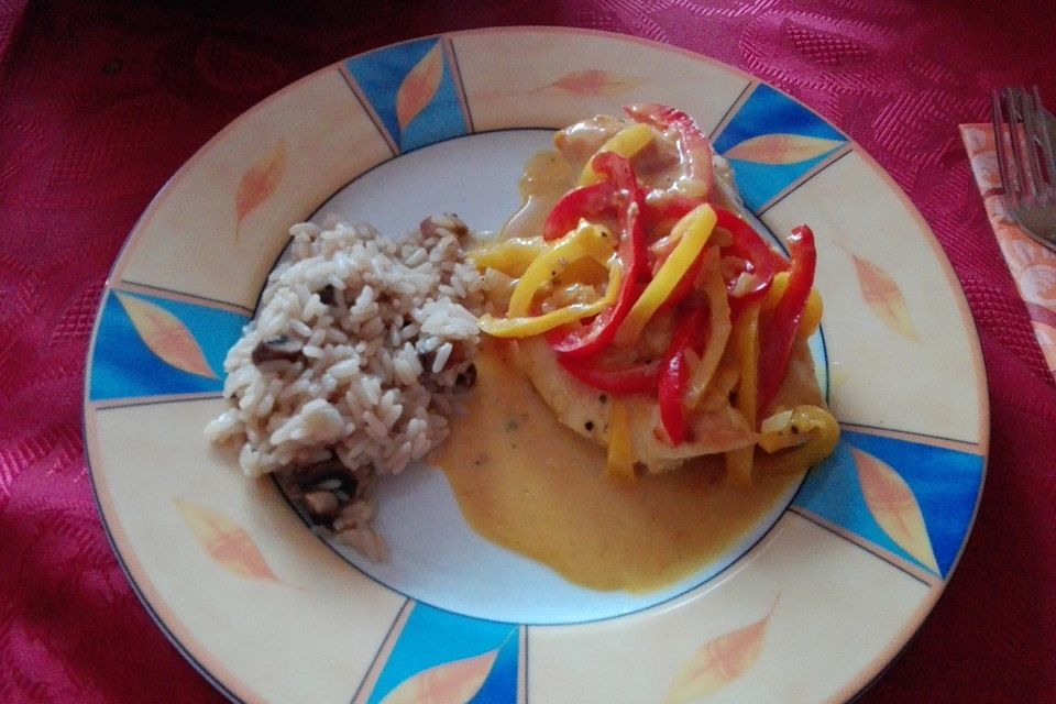 Hähnchenbrustfilet mit Currysauce und Reis