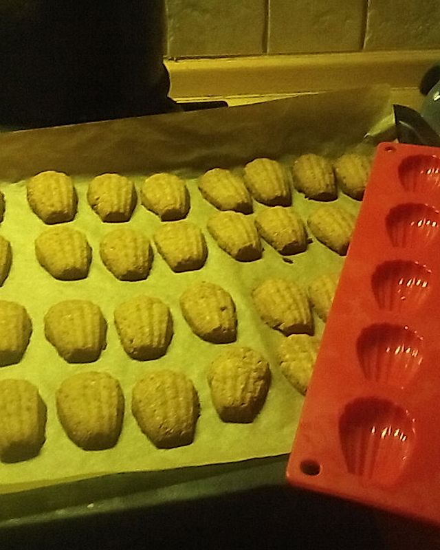 Kekse aus glutenfreiem Mürbeteig mit Kokosmehl