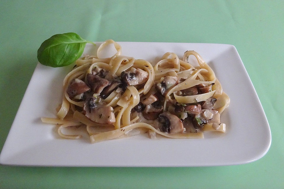 Linguine mit Champignon-Sahne-Sauce