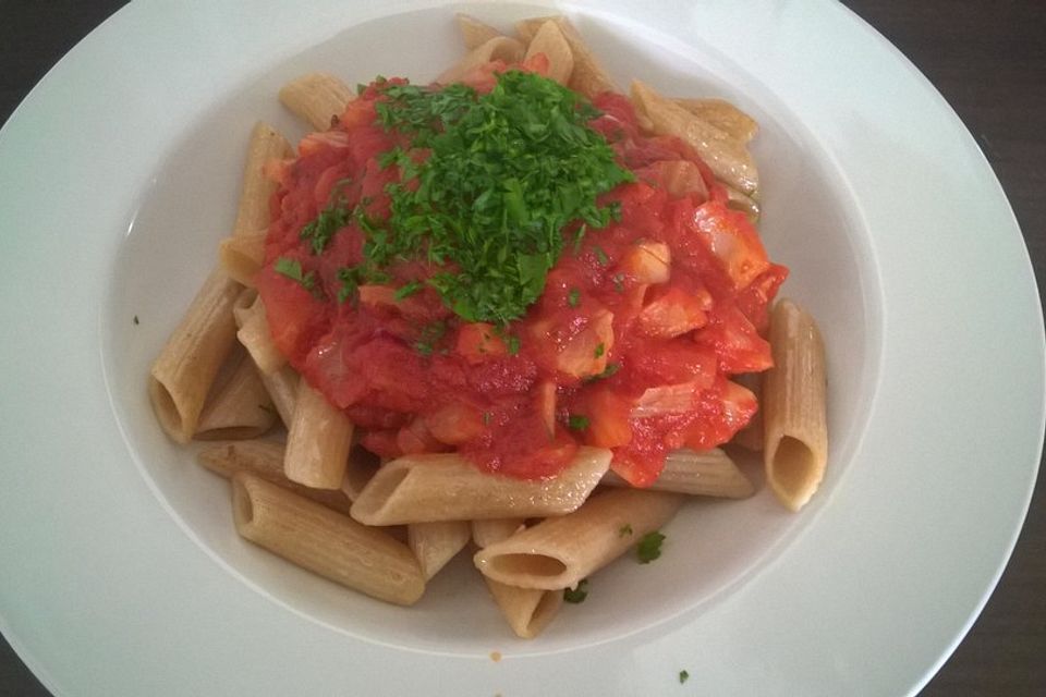 Nudeln mit Fenchel-Tomaten-Salbei-Sauce