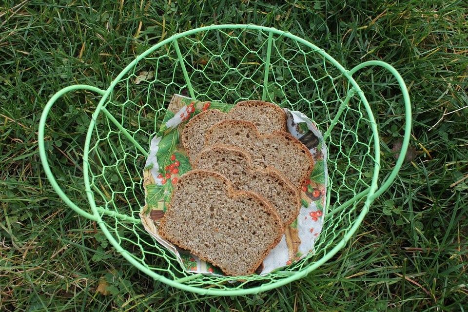 Kamut-Gersten-Mandel-Brot mit Brotgewürz