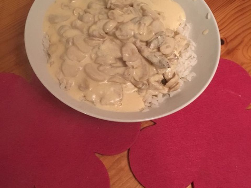 Hähnchen-Sahne-Geschnetzeltes mit Pilzen von Jessiilein92 | Chefkoch