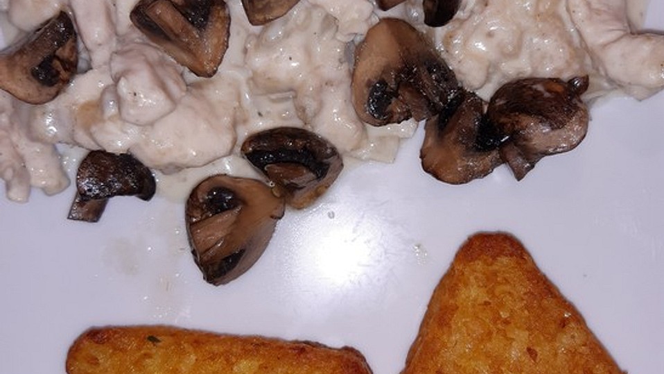 Hähnchen-Sahne-Geschnetzeltes mit Pilzen von Jessiilein92 Hähnchen-Sahne-Geschnetzeltes mit Pilzen von Jessiilein92