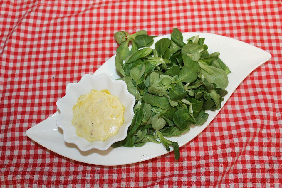 Honig-Senf-Dressing mit Preiselbeeren