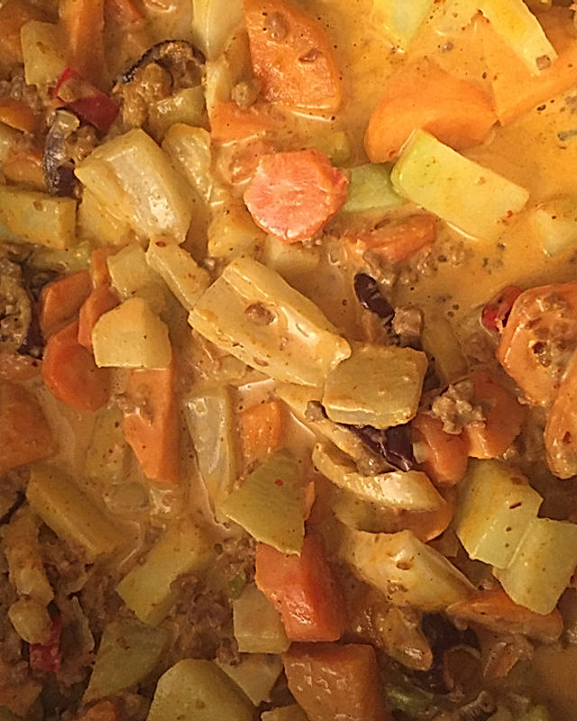 Süßkartoffel-Kohlrabi-Topf in Curry-Käse-Sauce