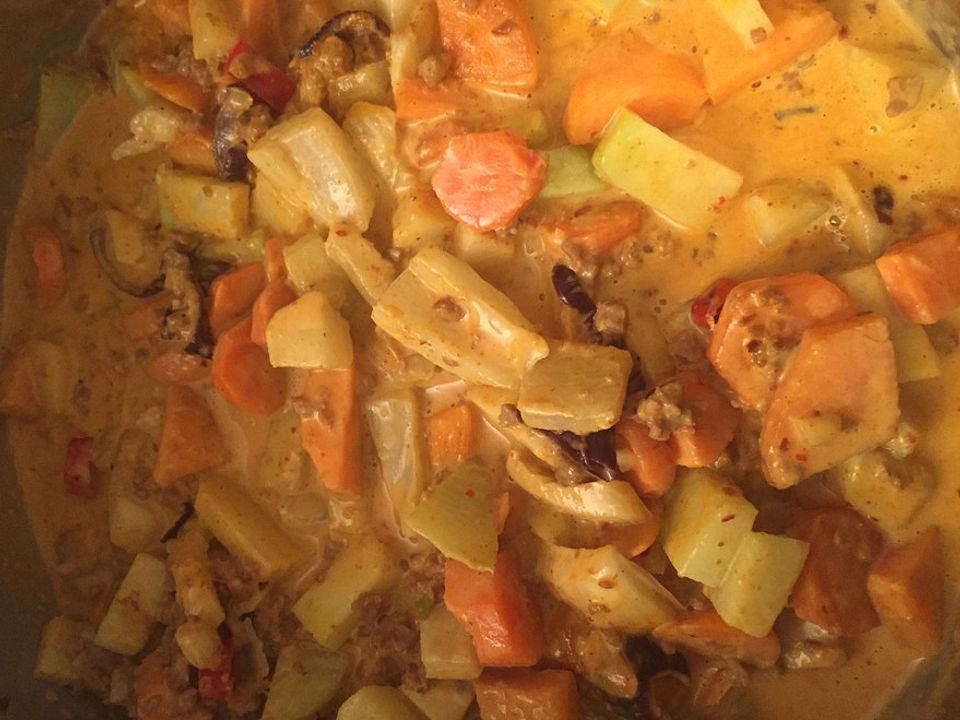 Süßkartoffel-Kohlrabi-Topf in Curry-Käse-Sauce von OnkelKlausi| Chefkoch