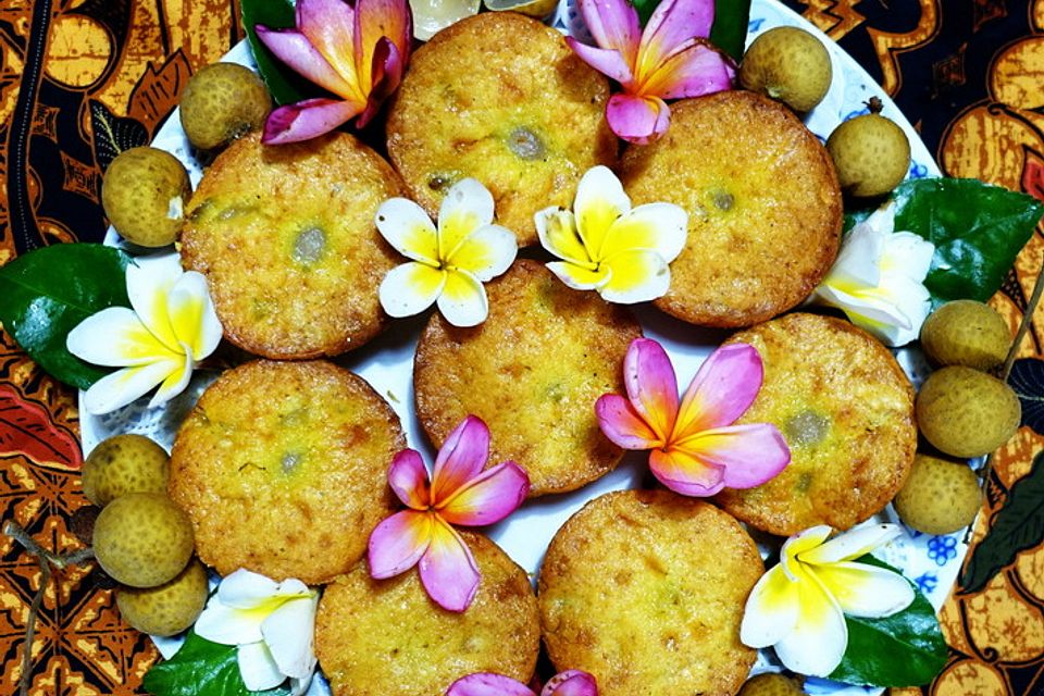 Süße, saftige Tartes mit Cashewnüssen und Lengkeng-Früchten