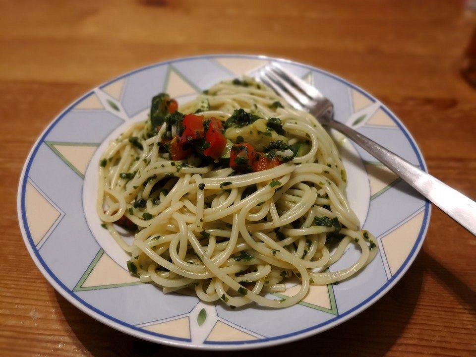 Spaghetti mit Spinat, Knoblauch und Paprika von Rufuz66| Chefkoch