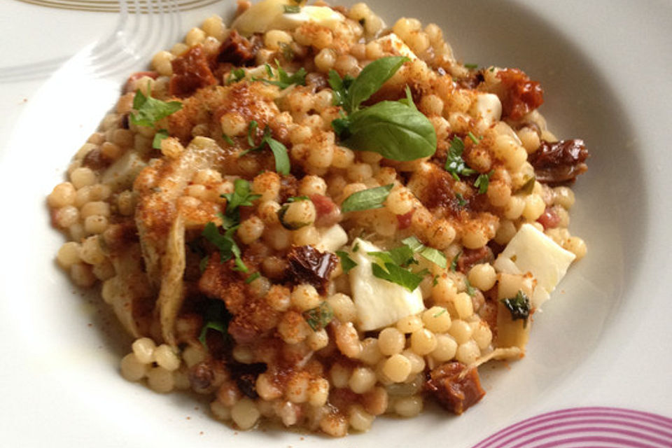 Fregola sarda mit Artischocken und Botarga