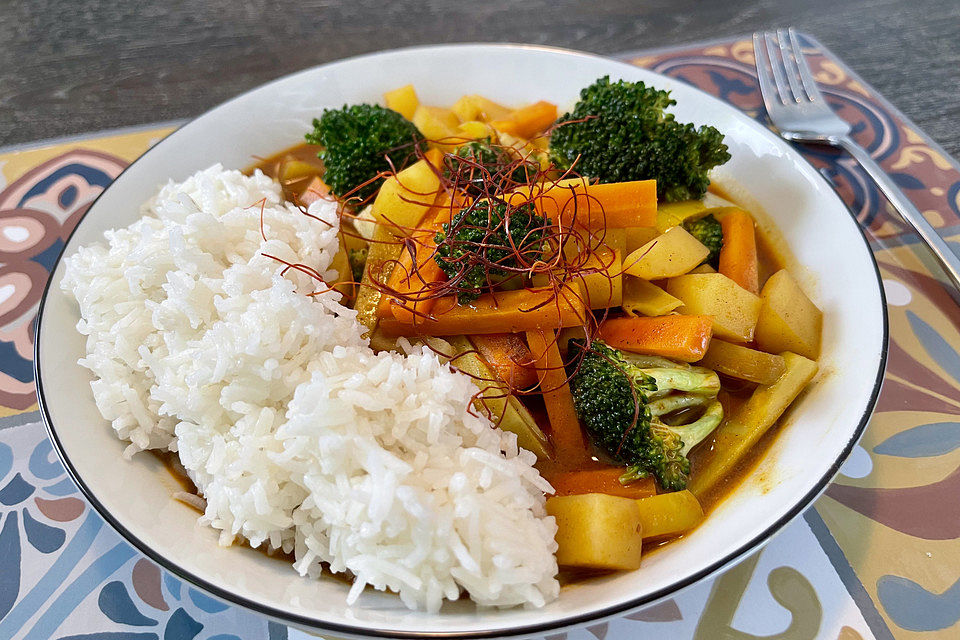 Indisches Chili-Curry mit Kartoffeln