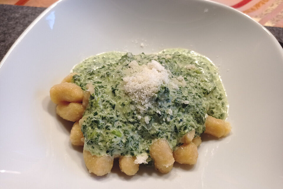 Gnocchi mit Spinatsoße