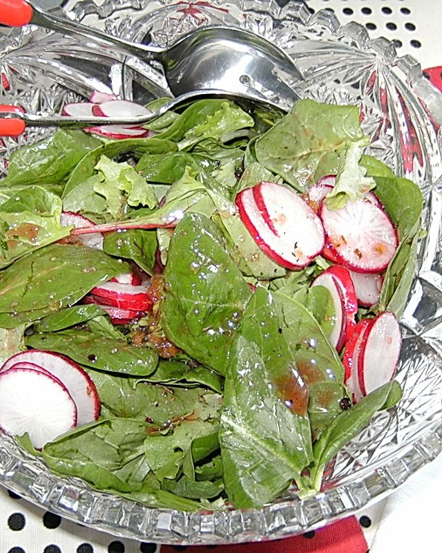 Spinat-Pflücksalat mit Radieschen