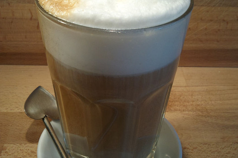 Latte Macchiato mit Orangensirup