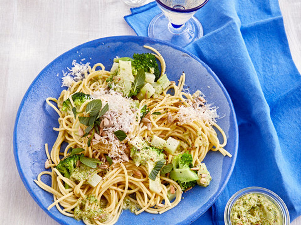 Spaghetti mit Brokkoli-Minz-Pesto von McMoe| Chefkoch