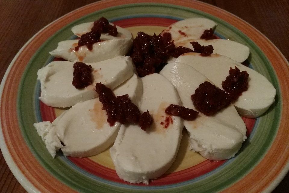 Mozzarella in würzigem Dip