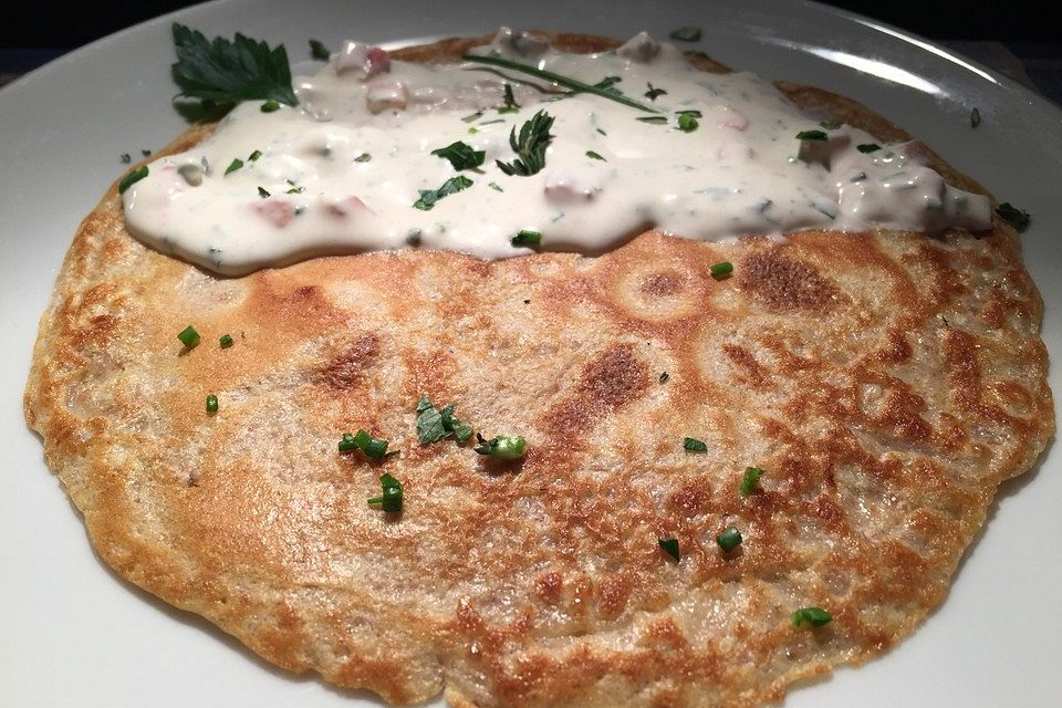 Pfannkuchen mit Kochschinken und Kräutercreme