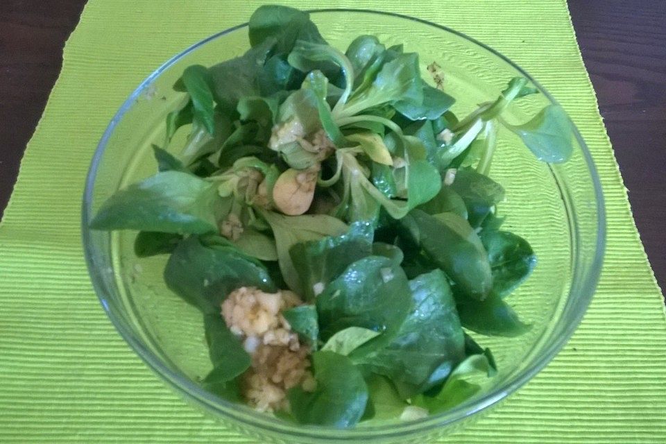 Feldsalat mit Kartoffeldressing Feldsalat mit Kartoffeldressing