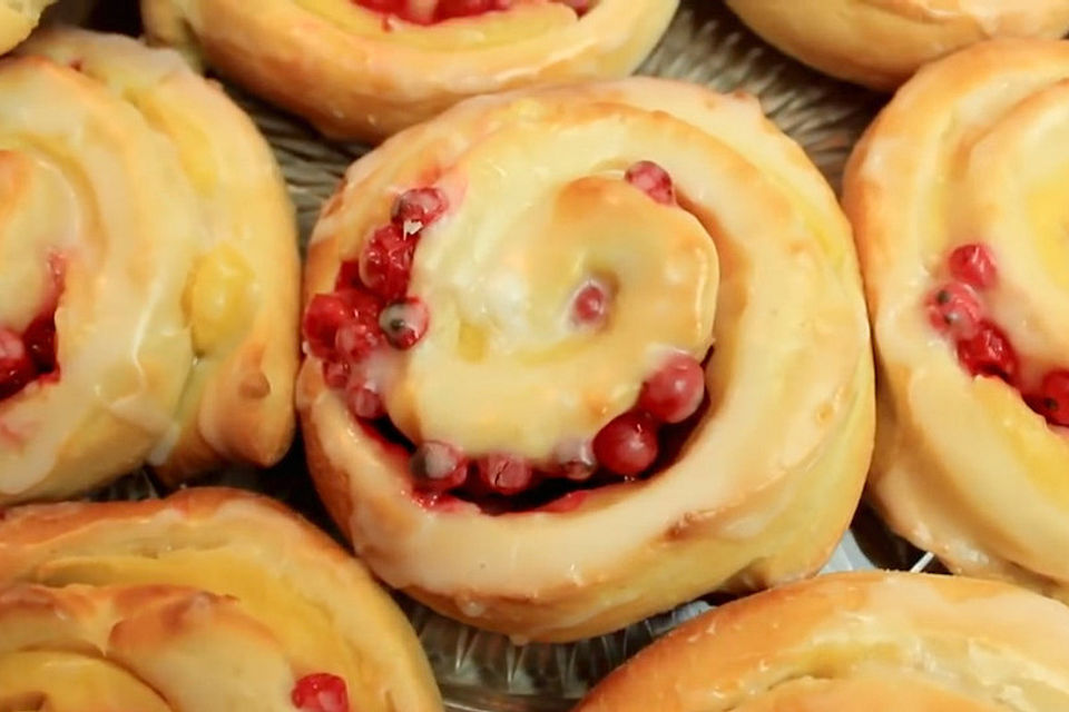 Puddingschnecken mit Johannisbeeren Puddingschnecken mit Johannisbeeren