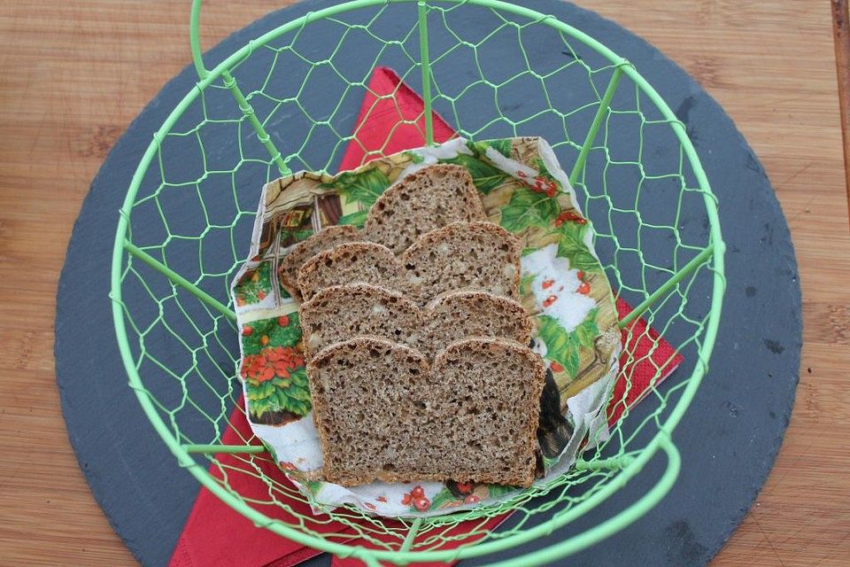 Dinkel-Weizen-Einkorn-Vollkornbrot mit Cashew