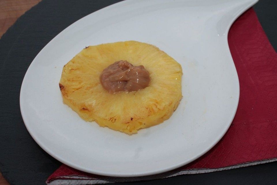 Gebratene Ananas mit Milchmädchenkaramell