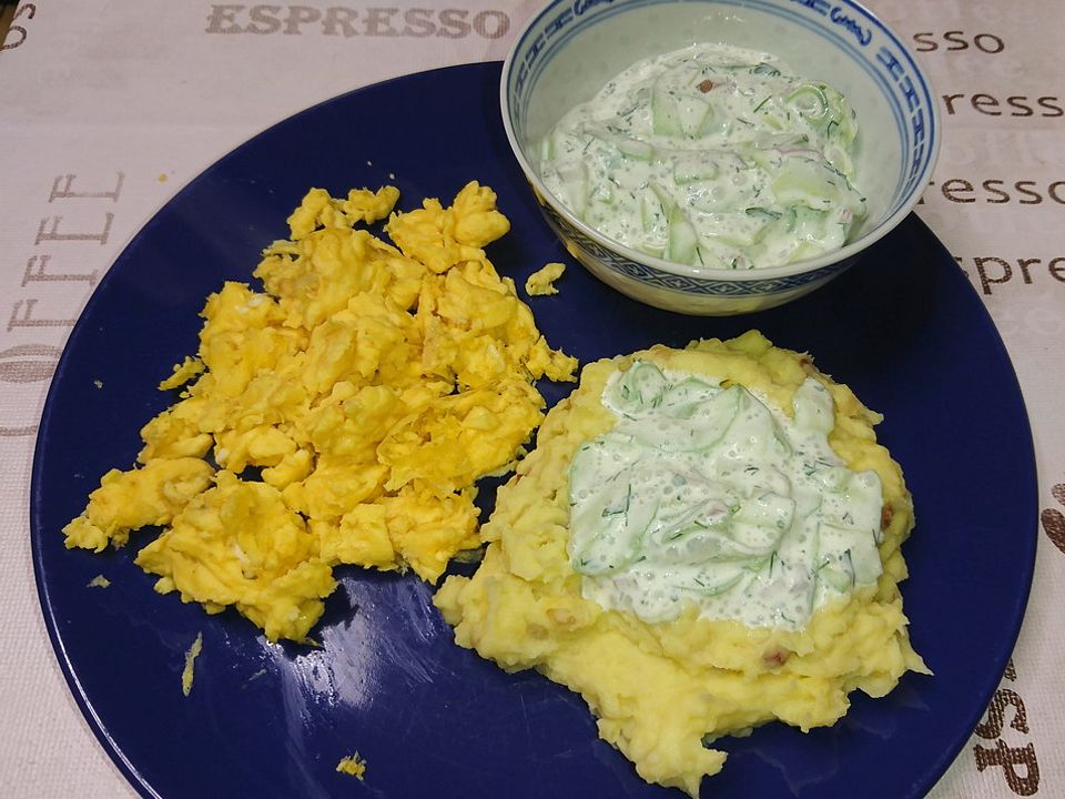 Quetschkartoffeln mit Gurkensalat und Rührei von TheOtherSideOfMe| Chefkoch