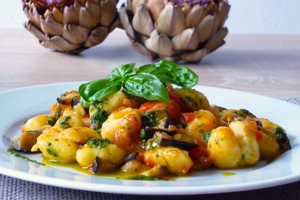 Auberginen-Tomaten-Gnocchi mit hausgemachtem Koriander-Zitronen-Pesto