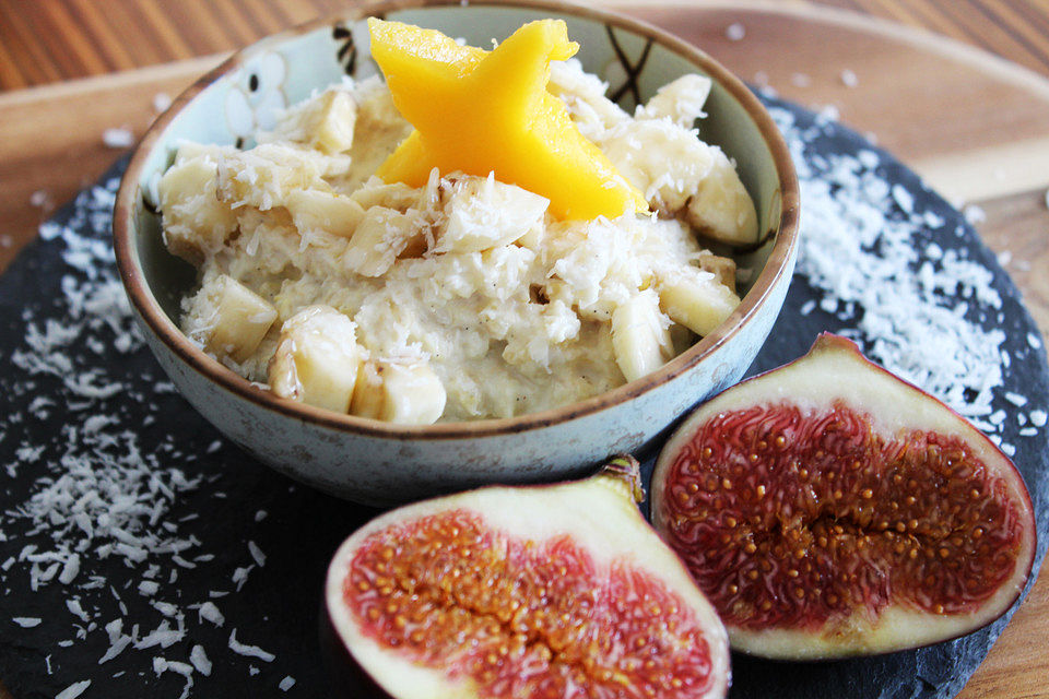 Cremiger Quinoa-Milchreis mit Mango und Banane