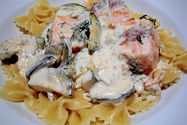 Farfalle mit Lachs - Zucchini - Sauce von arthurdent42| Chefkoch
