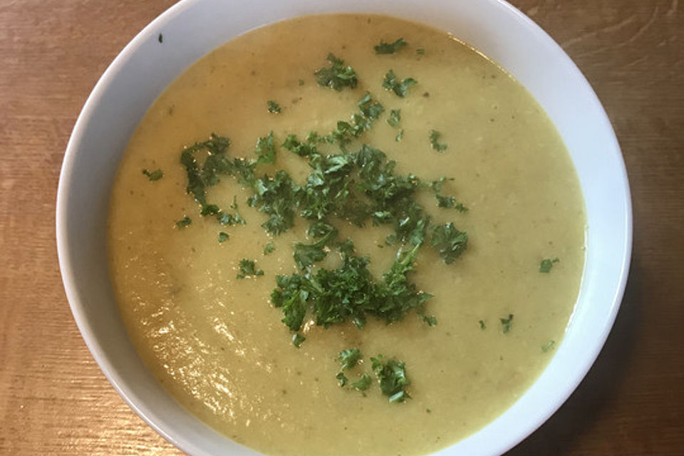 Cremige Wirsing-Champignon-Suppe mit Curry