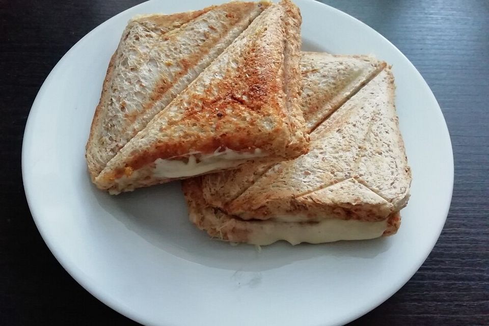 Pfannensandwich "Käse-Salami"