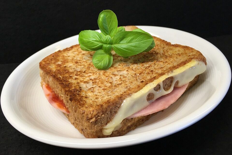 Pfannensandwich "Käse-Salami"