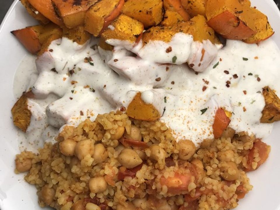 Gebackener Hokkaido mit Joghurt und Bulgur von ThinkGreen| Chefkoch