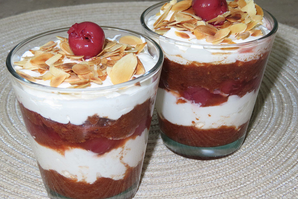 Quark-Kirsch-Dessert mit Lebkuchen