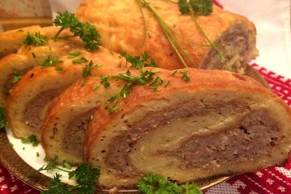 Ukrainische Eier-Käse-Rolle mit Hackfleischfüllung von Bentson | Chefkoch