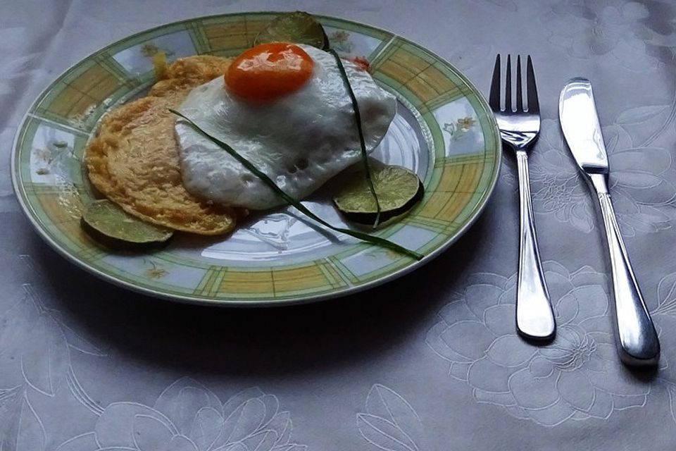 Lachs mit Spiegelei und Panko-Omelette